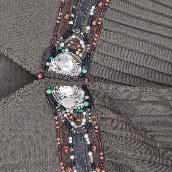 Cardigan with runestone and beads - Picture 2 of 4